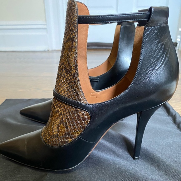 GIVENCHY Fem Python & Leather Cuteout Booties - Picture 6 of 8